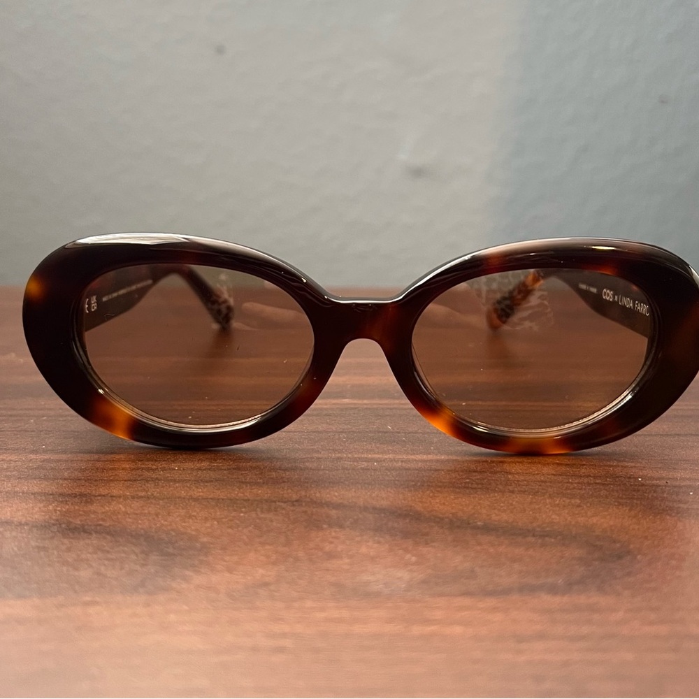 Stylish Brown Sunglasses with Thick Frames and Tinted Lenses